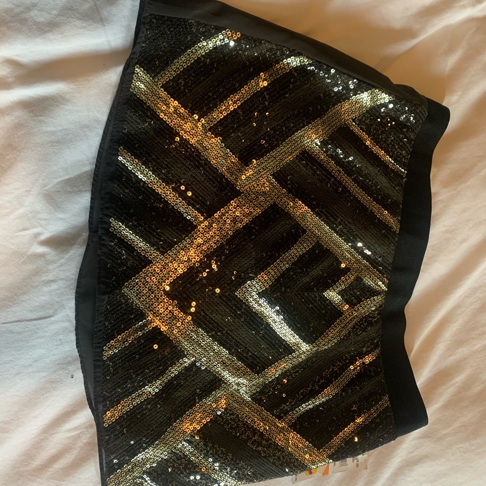Sequenced black skirt NWT